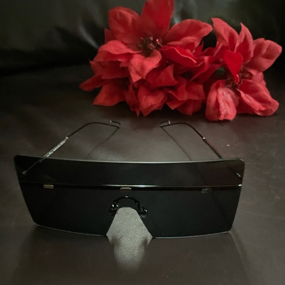 AUTHENTIC DIOR SUNGLASSES - Picture 2 of 11